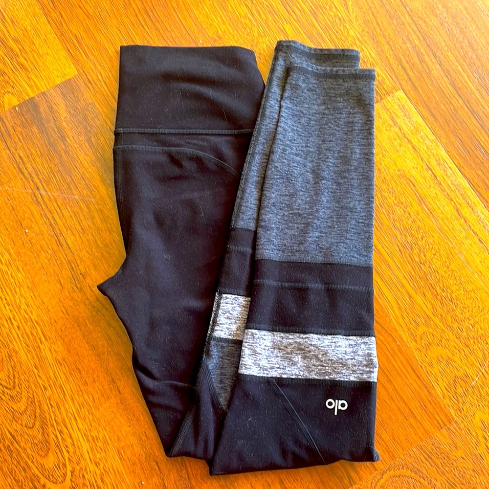 ALO Yoga Black and Grey Color Block Leggings